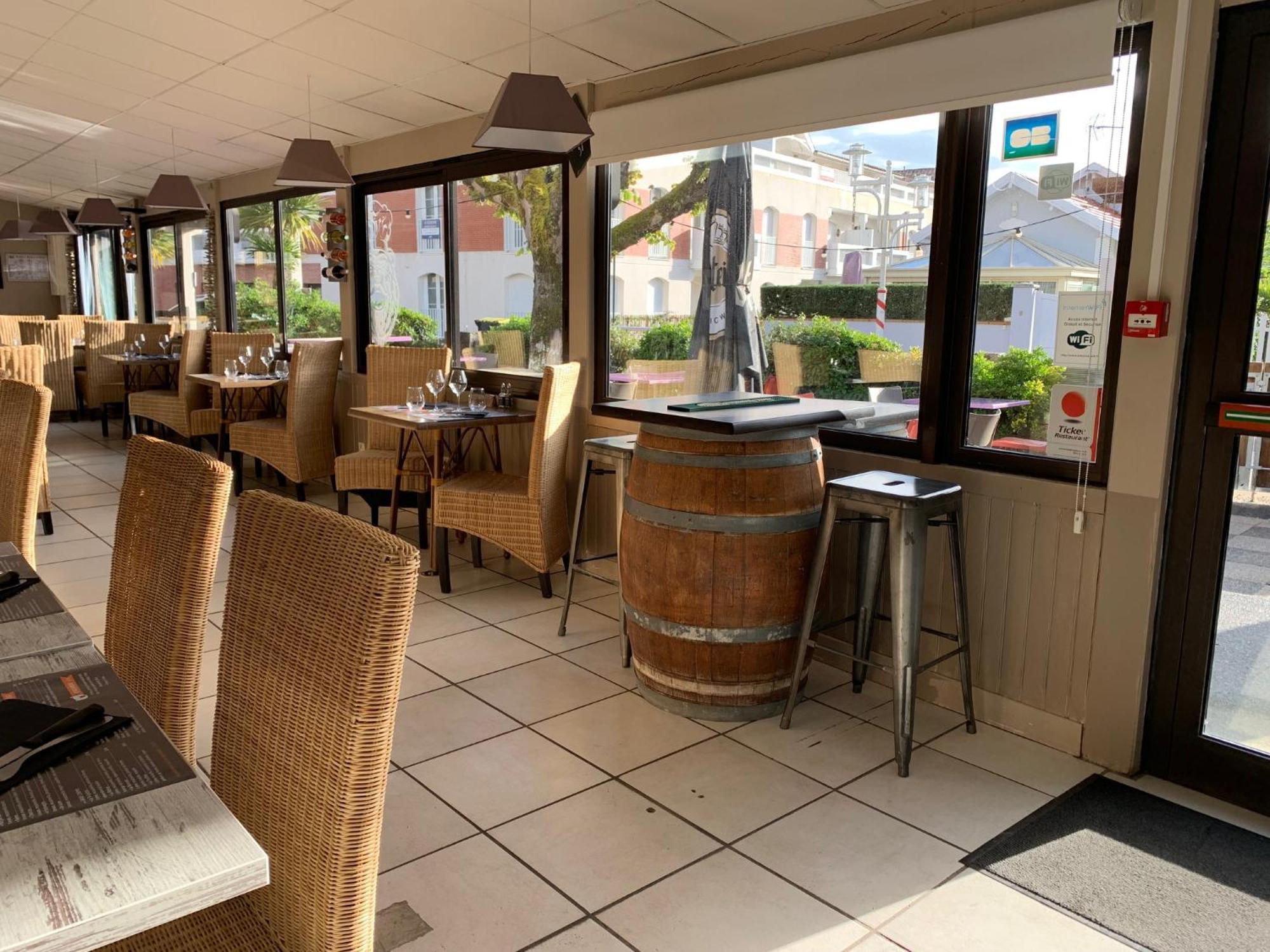 Logis Hotels - Hotel Et Restaurant L'Oceana Lanton Kültér fotó